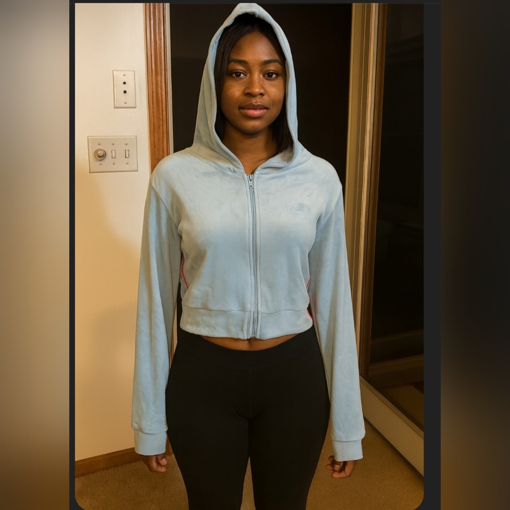 Roma Concept Light Blue Velour Cropped Hoodie NWT Medium